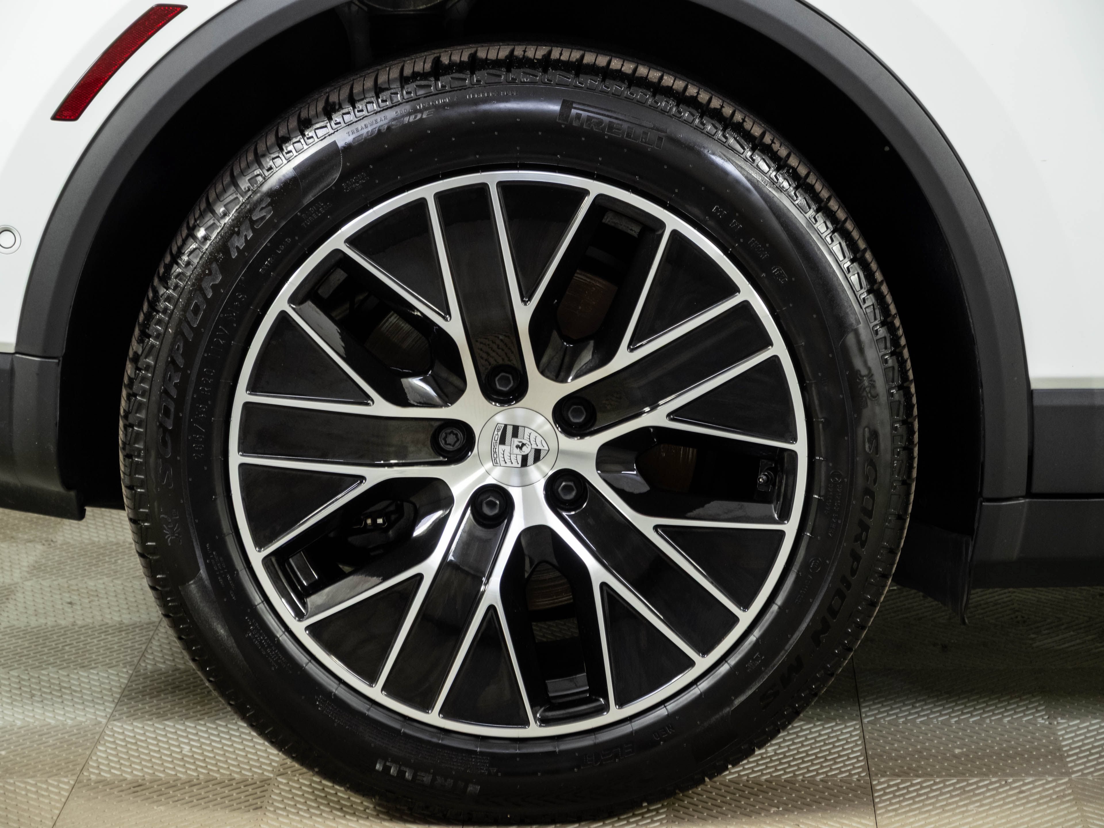 Used 2025 Porsche Macan Electric RWD image 39