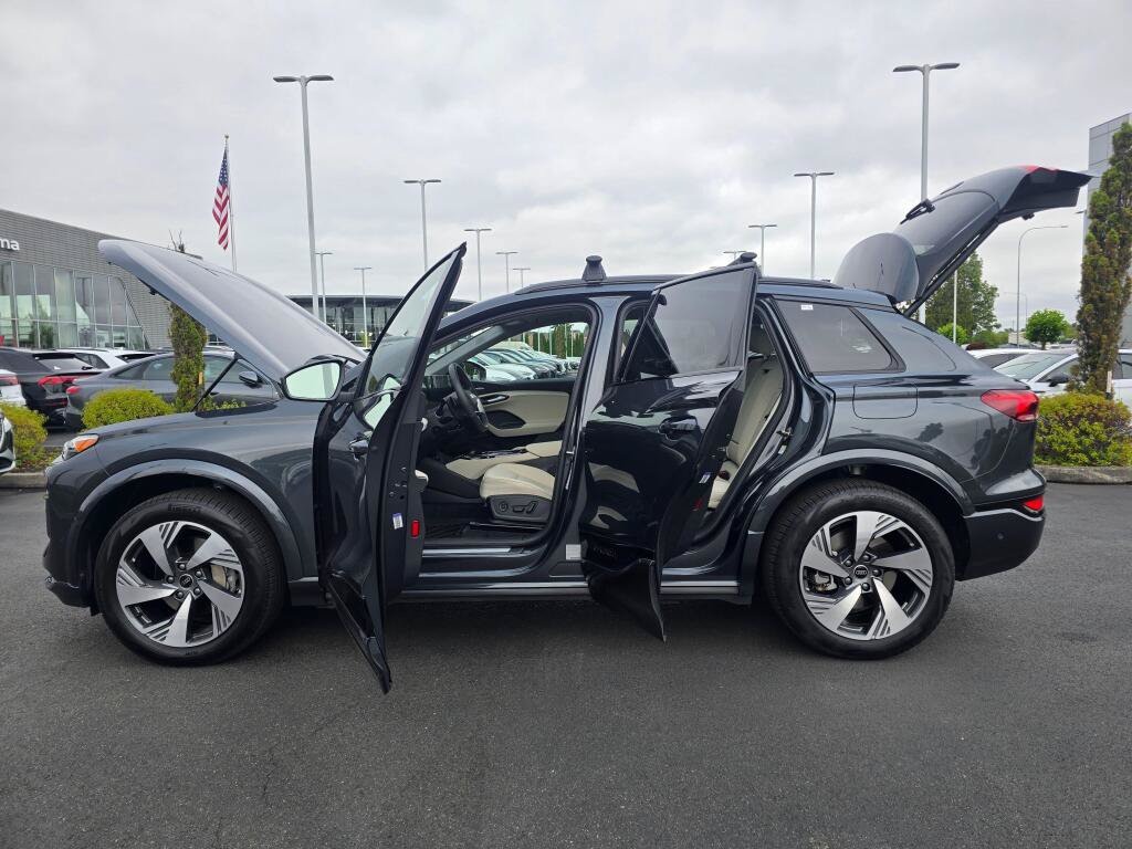 Used 2025 Audi Q6 e-tron Premium Plus w/ Premium Plus AWD/4WD image 11
