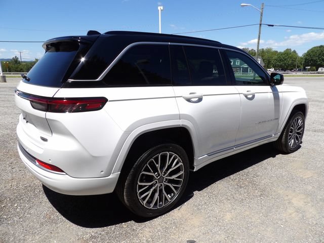 New 2026 Jeep Grand Cherokee Summit w/ Adv Protech Group IV AWD/4WD image 4