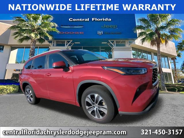 Used 2023 Toyota Highlander XLE image 1