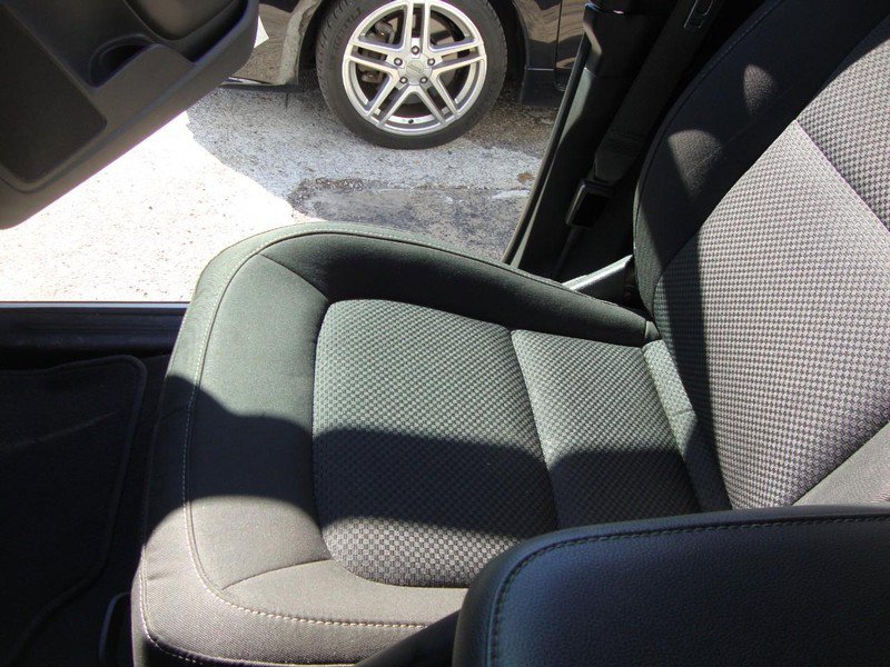 Used 2021 Chevrolet Colorado LT w/ Safety Package RWD image 8