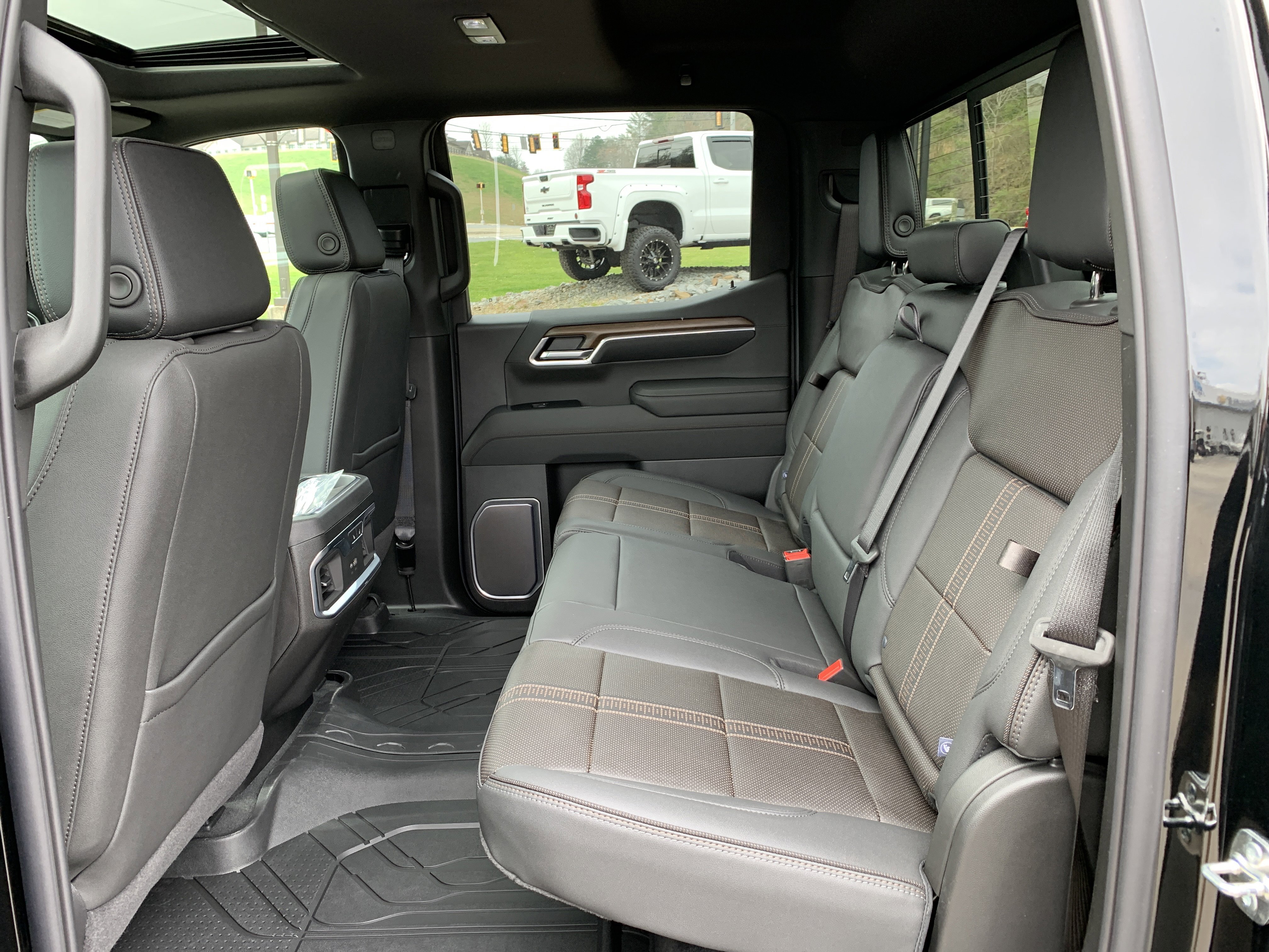 New 2026 Chevrolet Silverado 1500 High Country w/ High Country Premium Package image 15