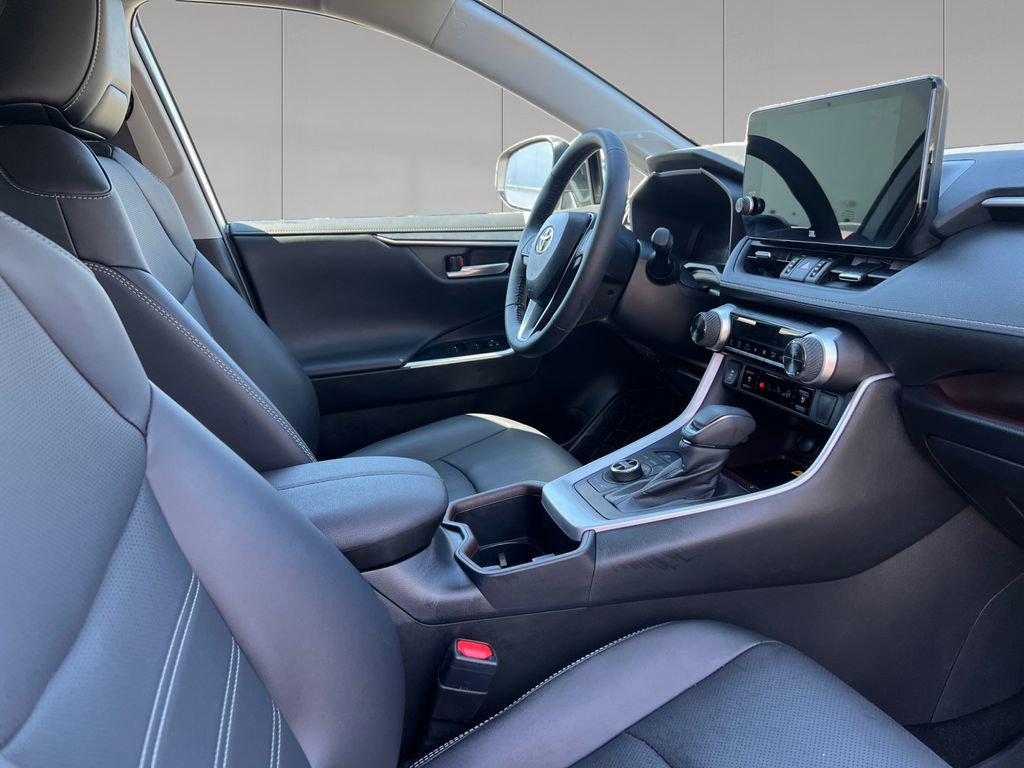 Used 2025 Toyota RAV4 Limited w/ Advanced Technology Package image 17