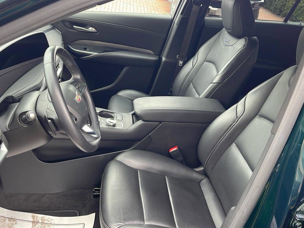 Used 2024 Cadillac XT4 Premium Luxury image 14
