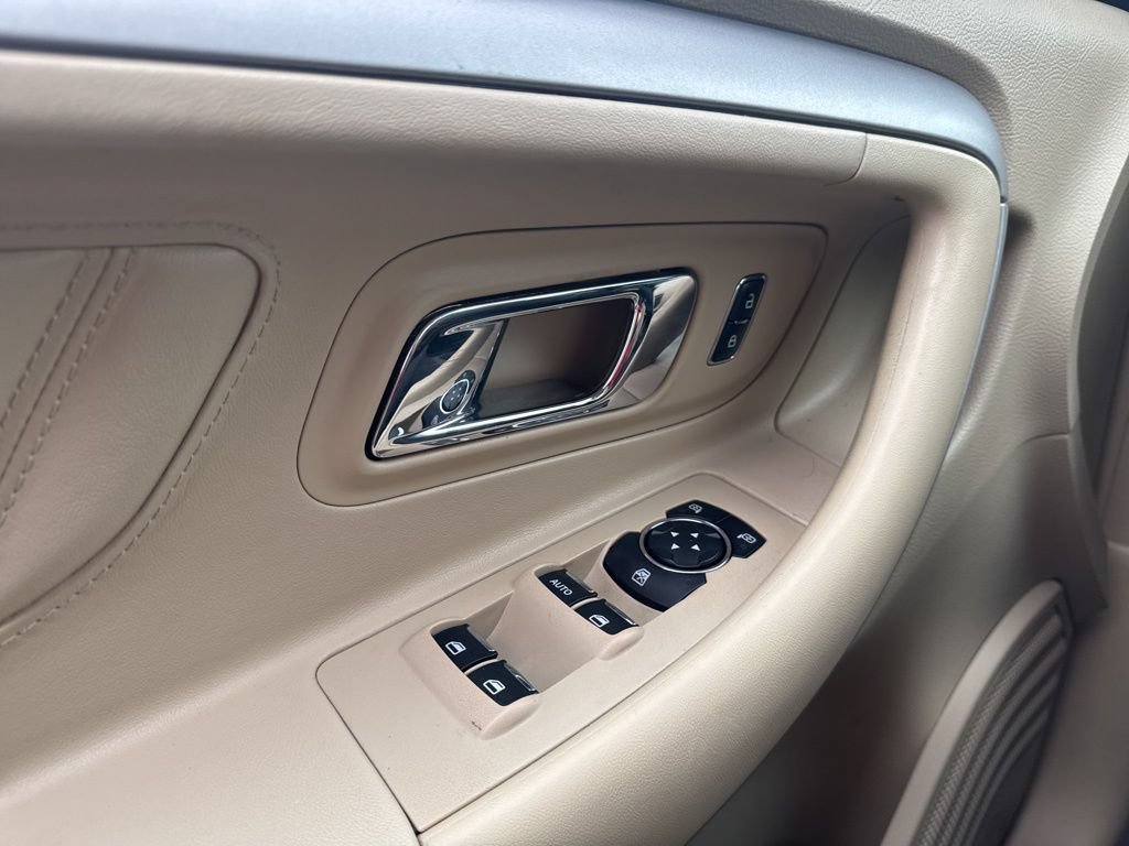 Used 2016 Ford Taurus SEL FWD image 25