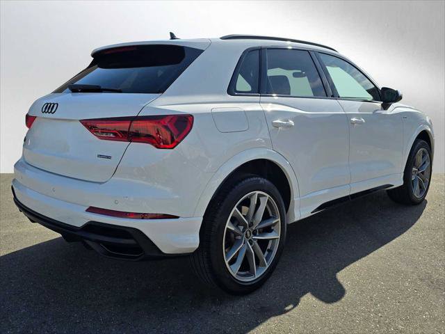 Used 2023 Audi Q3 2.0T Premium w/ Black Optic Sport Package AWD/4WD image 3