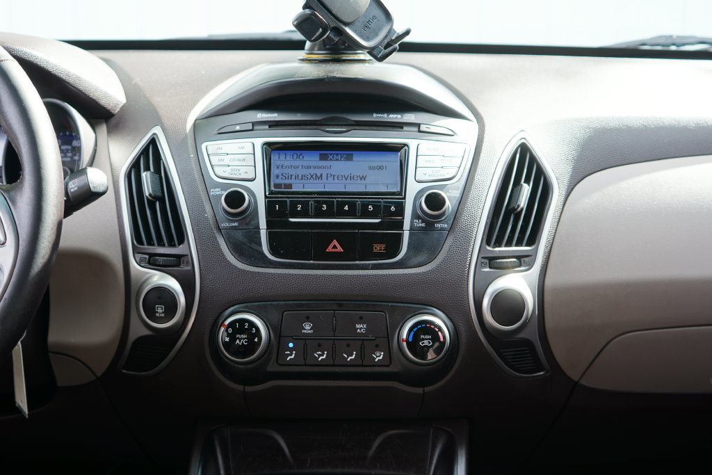 Used 2010 Hyundai Tucson GLS FWD image 22