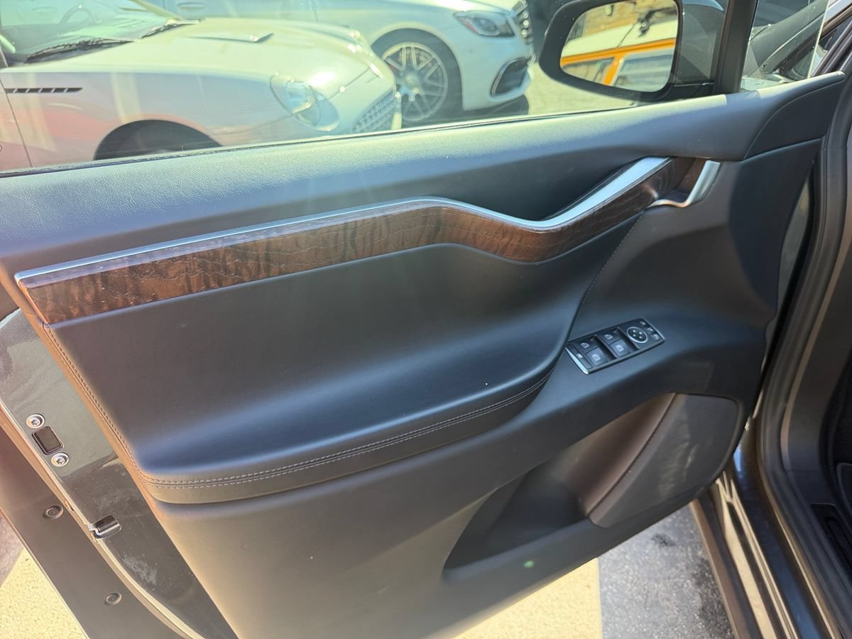 Used 2018 Tesla Model X AWD/4WD image 12