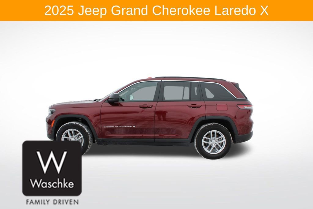 Used 2025 Jeep Grand Cherokee Laredo X w/ Trailer Tow Package AWD/4WD image 4
