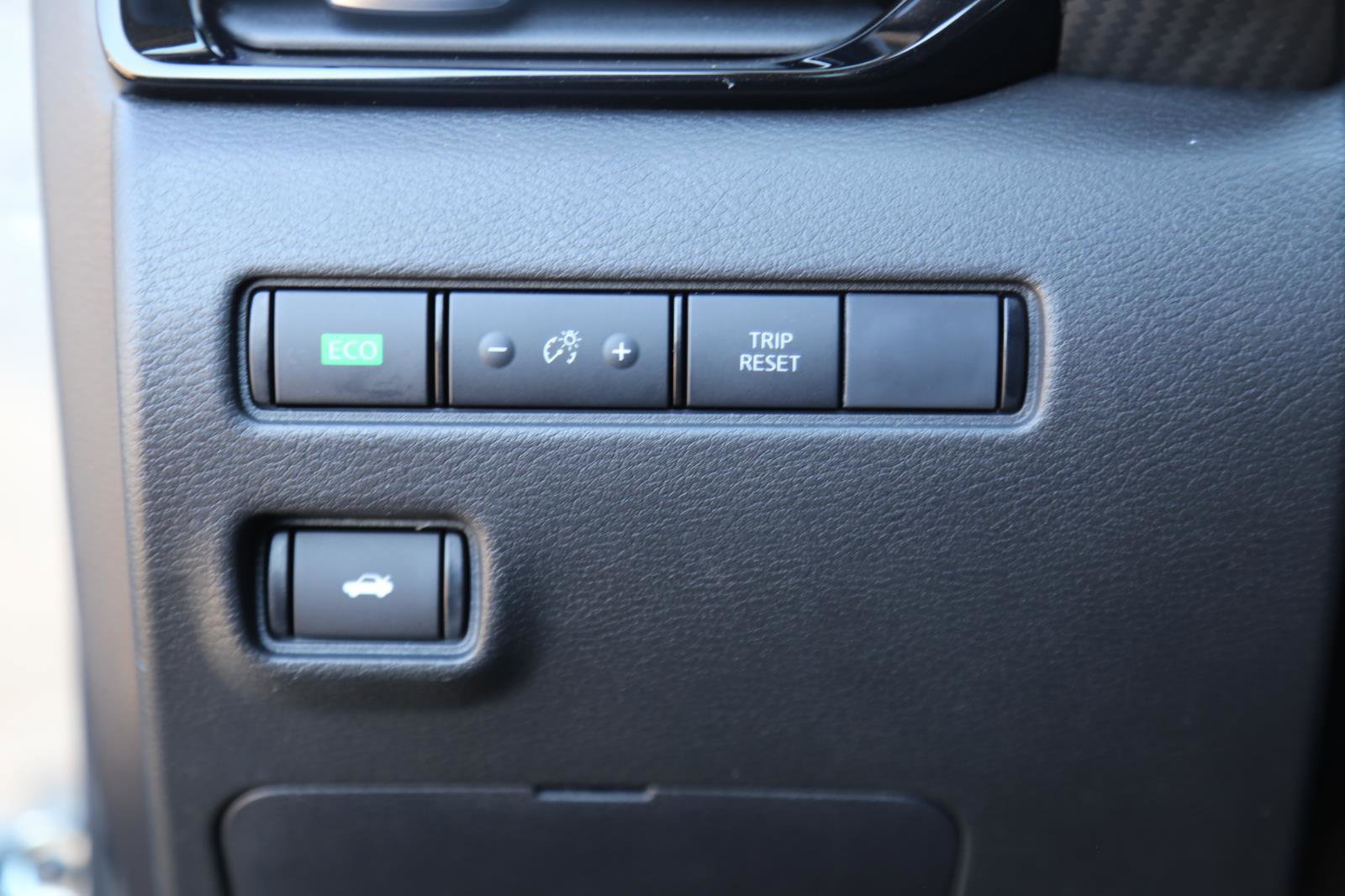 Used 2025 Nissan Sentra SR w/ SR Premium Package image 10