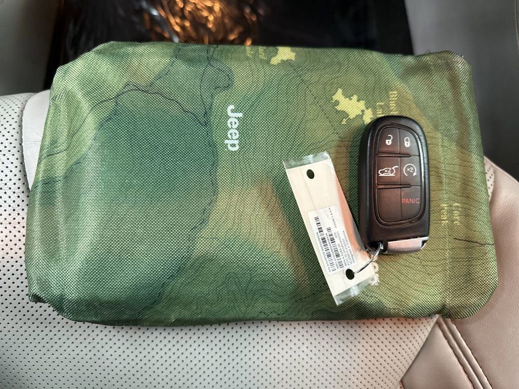 Used 2020 Jeep Cherokee Limited image 42