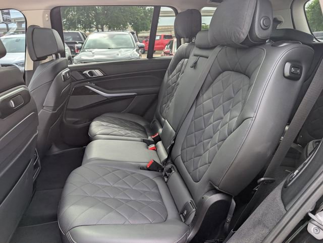 Used 2025 BMW X7 xDrive40i w/ Premium Package image 28