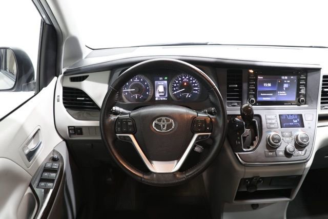 Used 2019 Toyota Sienna XLE FWD image 13