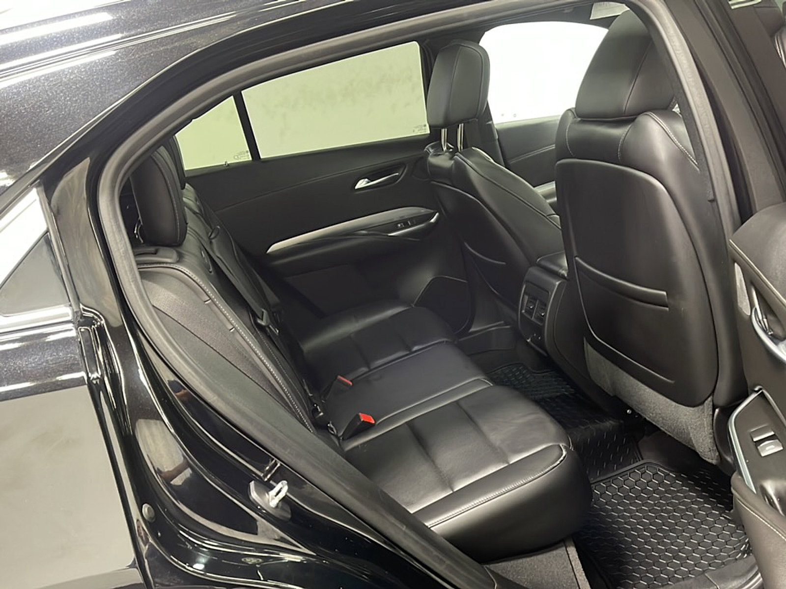 Used 2019 Cadillac XT4 Premium Luxury AWD/4WD image 21