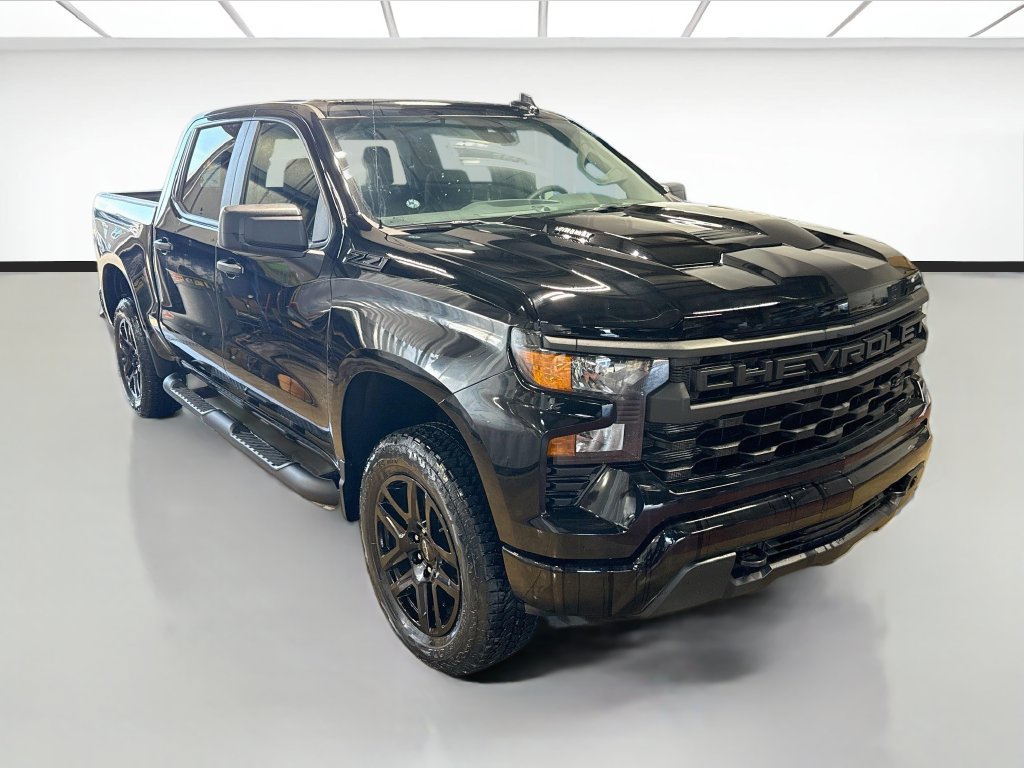 Used 2026 Chevrolet Silverado 1500 Custom Trail Boss w/ Midnight Edition AWD/4WD image 4