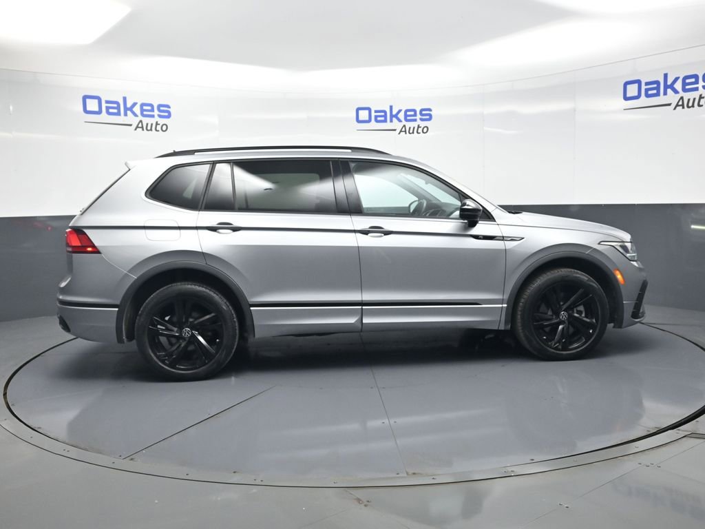 Used 2023 Volkswagen Tiguan SE R-Line FWD image 9
