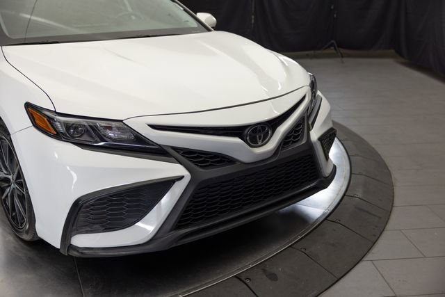Used 2024 Toyota Camry SE w/ Cold Weather Package image 3