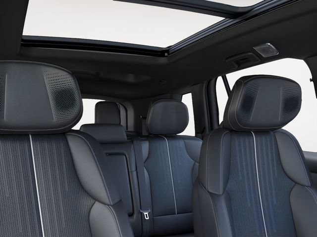 New 2027 Cadillac Vistiq Luxury w/ LPO, Floor Liner Package AWD/4WD image 24