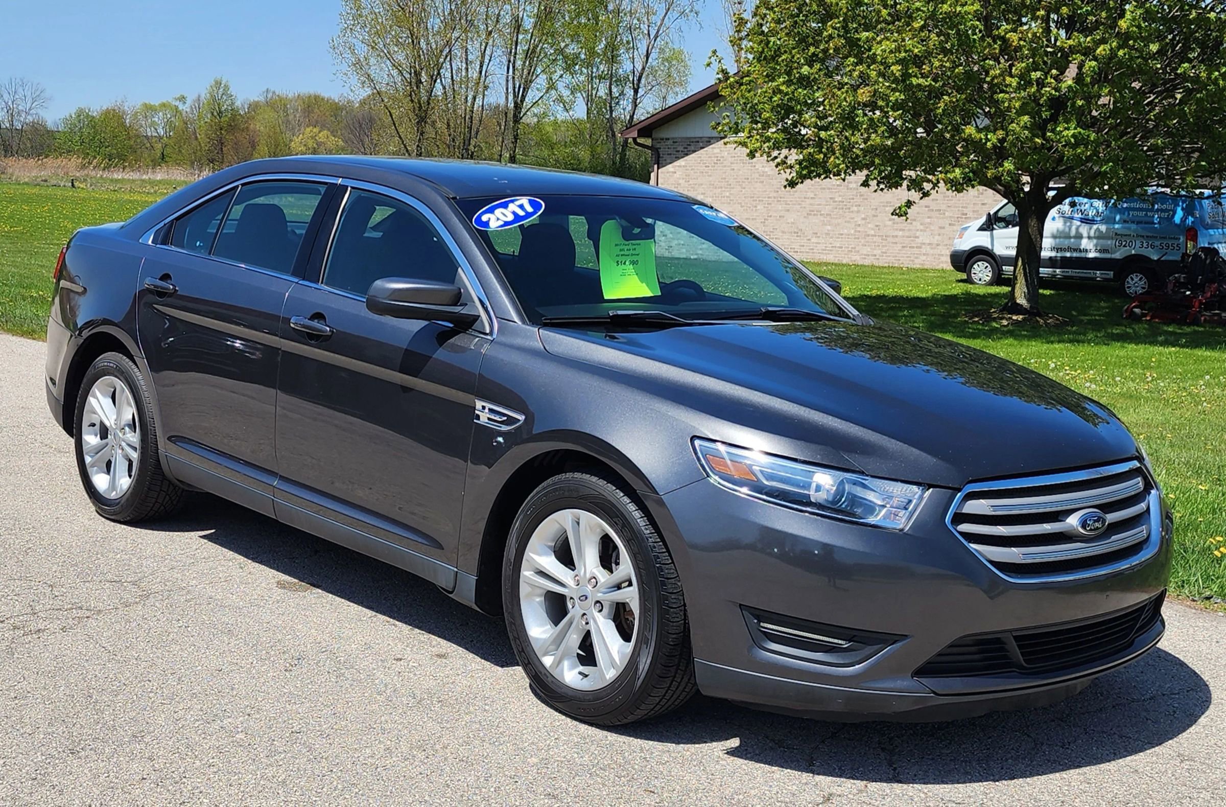 Used 2017 Ford Taurus SEL w/ Equipment Group 201A AWD/4WD image 2