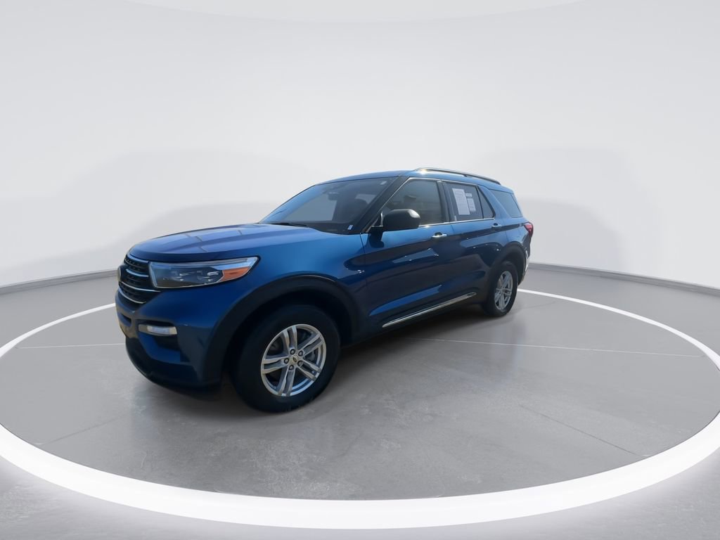 Used 2023 Ford Explorer XLT w/ Equipment Group 202A image 4
