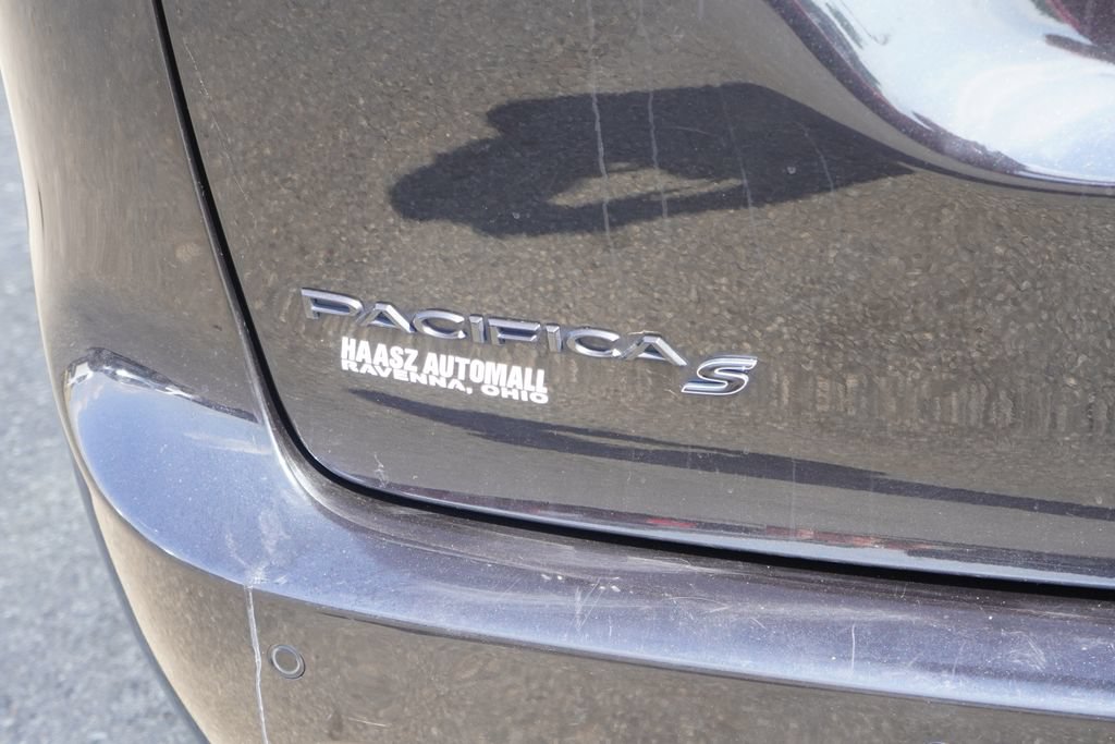 Used 2019 Chrysler Pacifica Touring-L w/ S Appearance Package FWD image 7