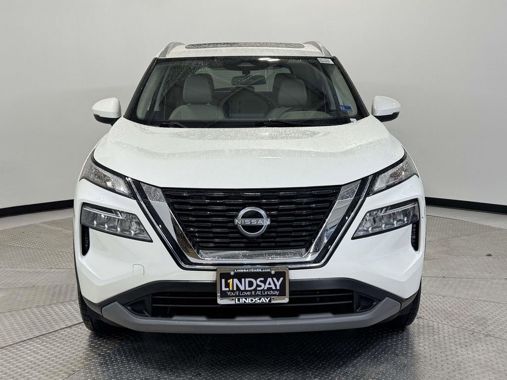 Used 2023 Nissan Rogue SV w/ SV Premium Package image 2