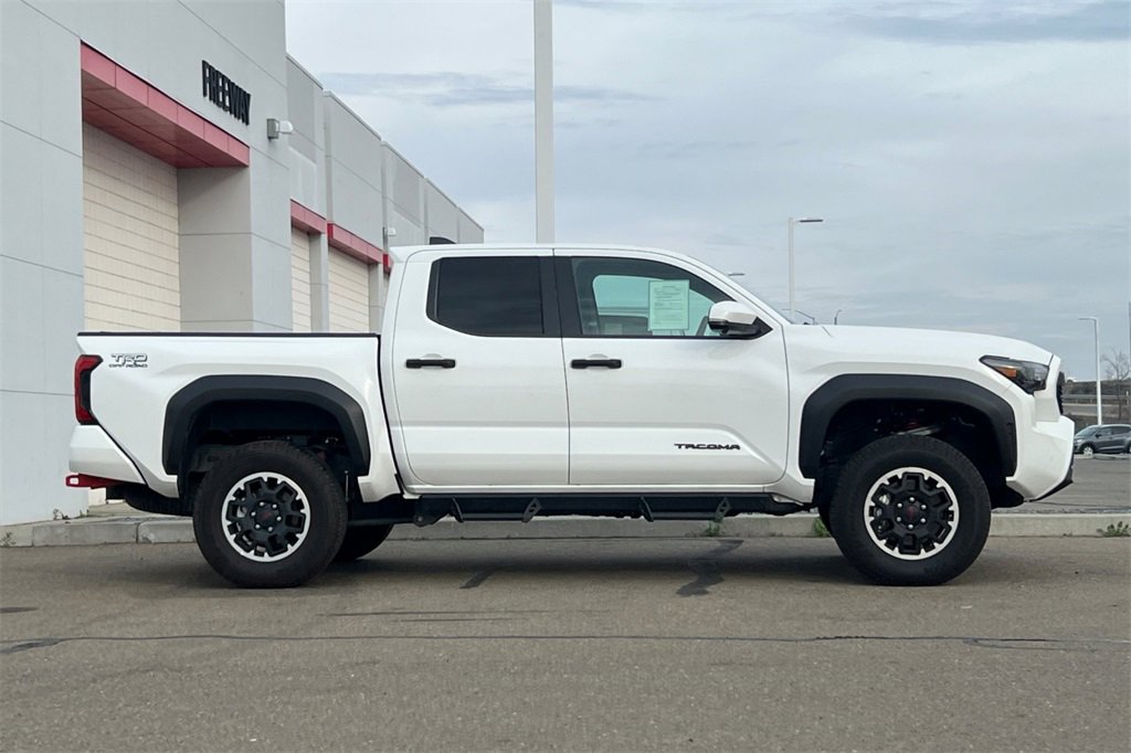 Certified 2025 Toyota Tacoma TRD Off-Road image 3