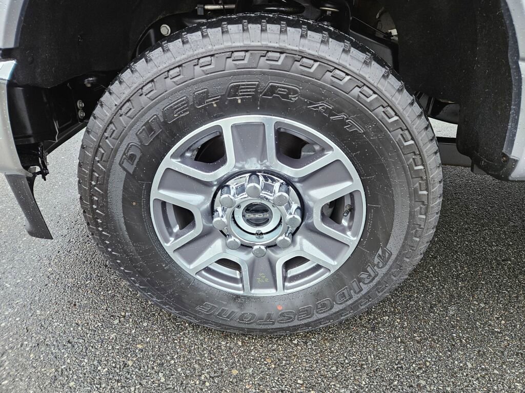 Used 2024 Ford F350 Lariat image 8