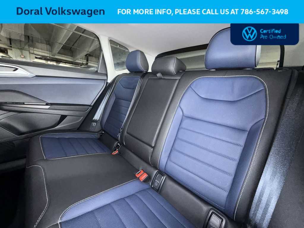 Used 2025 Volkswagen Taos SEL AWD/4WD image 22