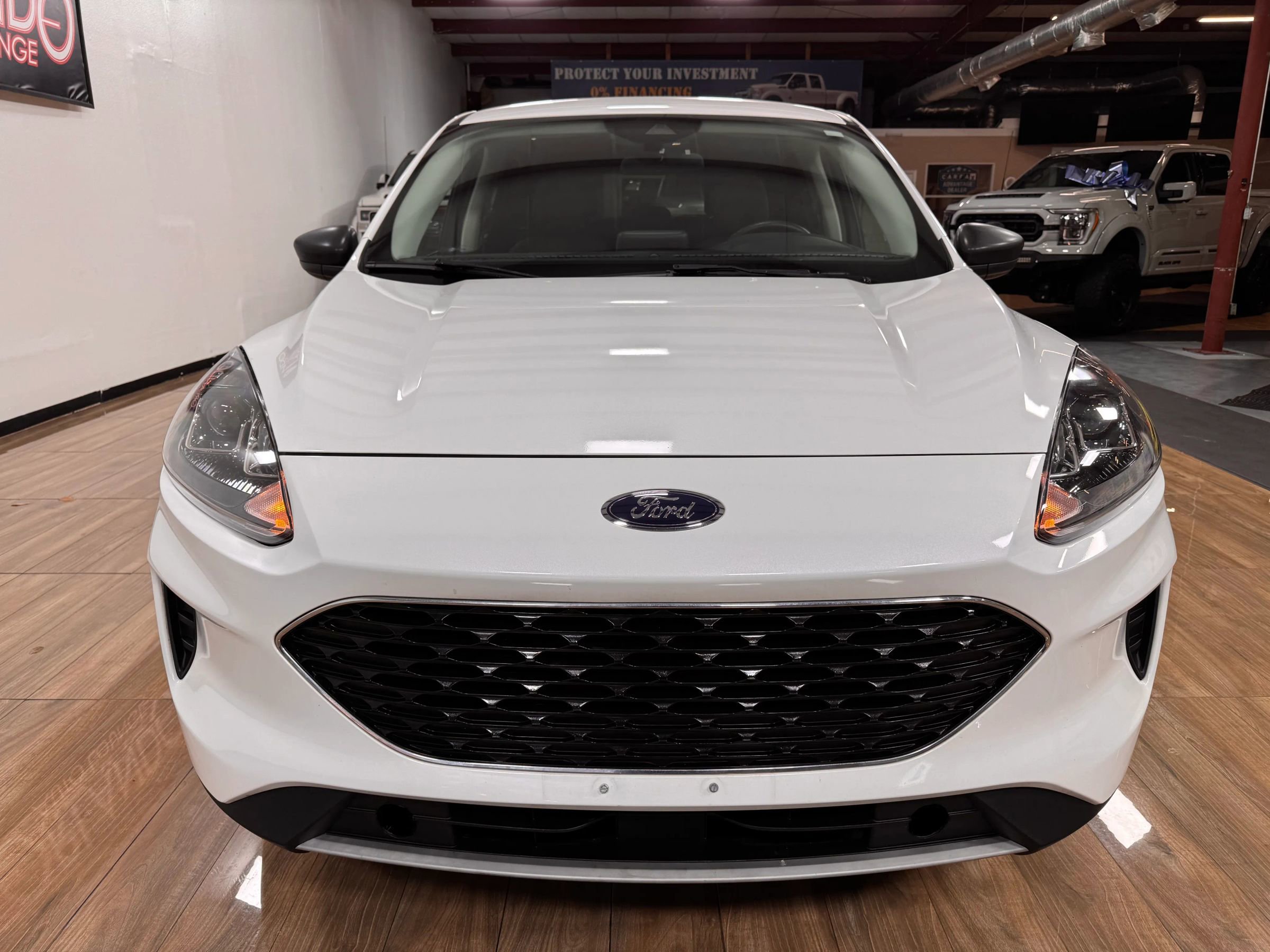 Used 2022 Ford Escape SE w/ Cold Weather Package image 2