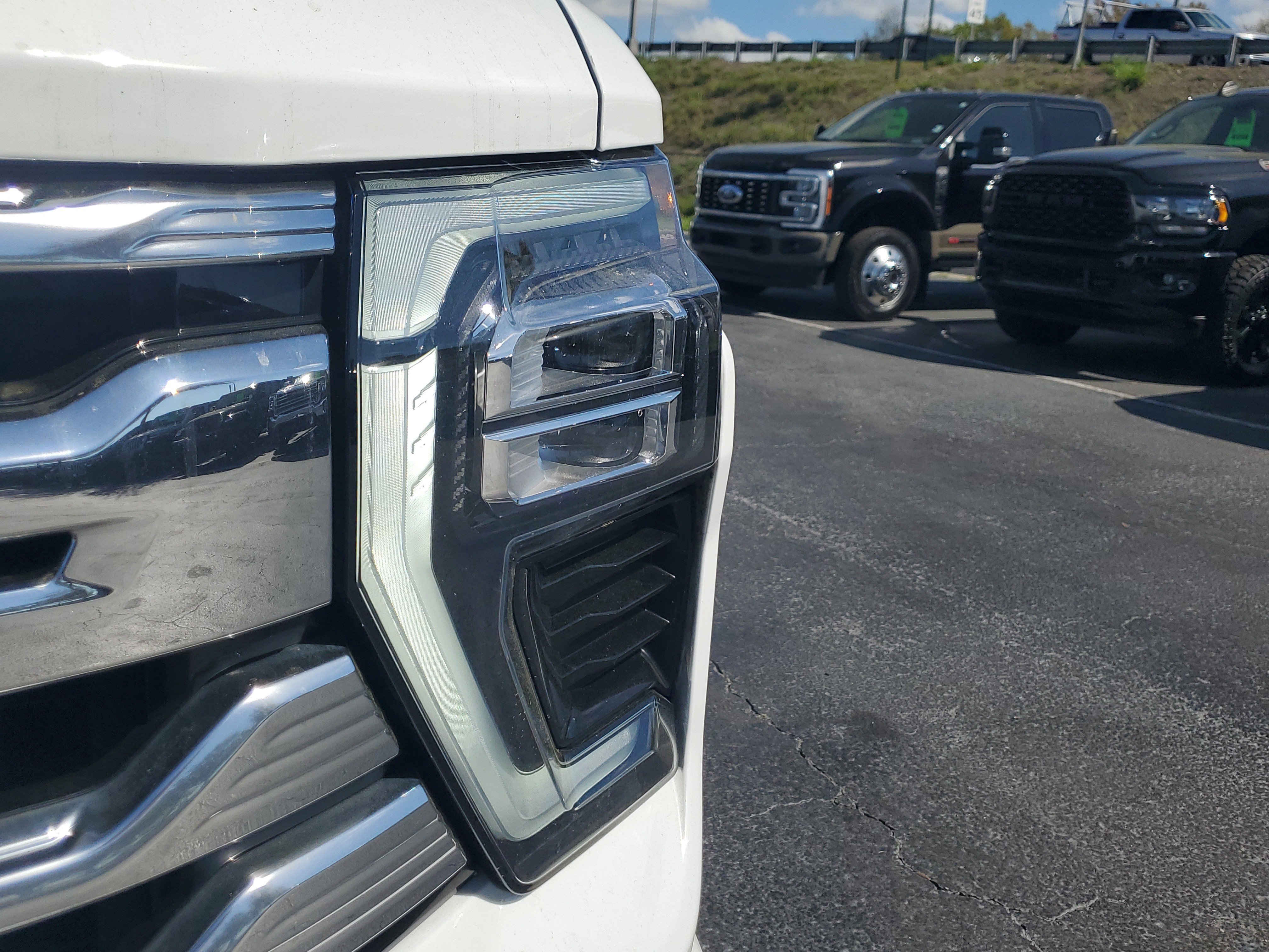 Used 2024 Chevrolet Silverado 2500 High Country AWD/4WD image 3