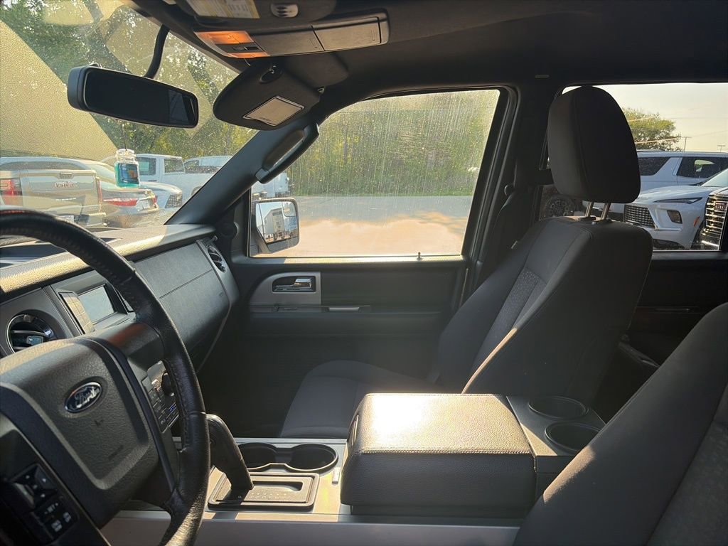 Used 2015 Ford Expedition XLT RWD image 16