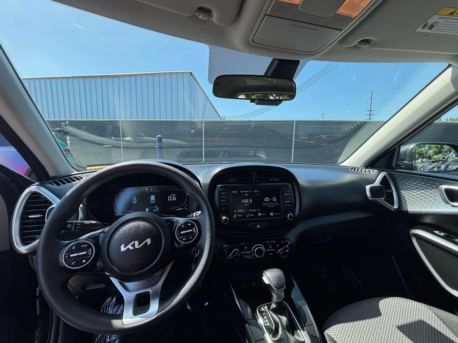 Used 2025 Kia Soul LX w/ LX Technology Package FWD image 32