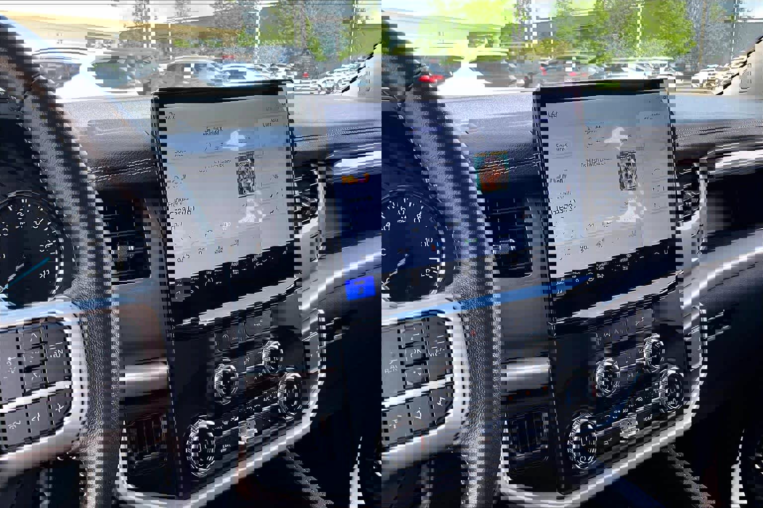 Used 2024 Ford Expedition XLT image 6