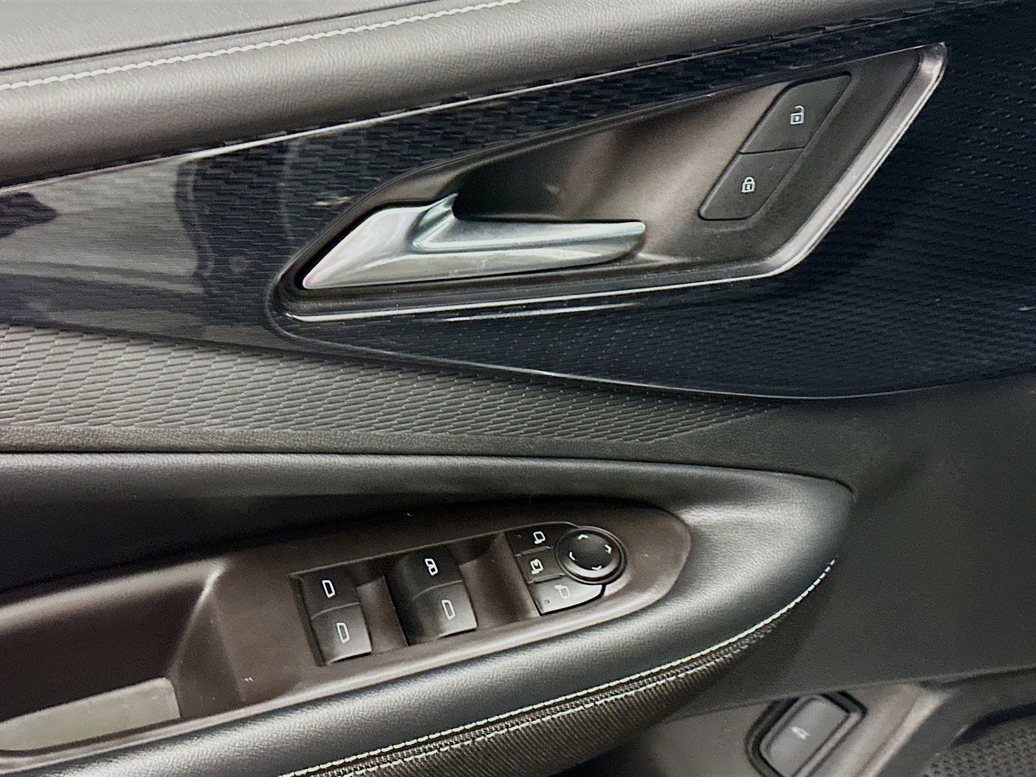 Used 2024 Chevrolet Blazer EV LT image 15