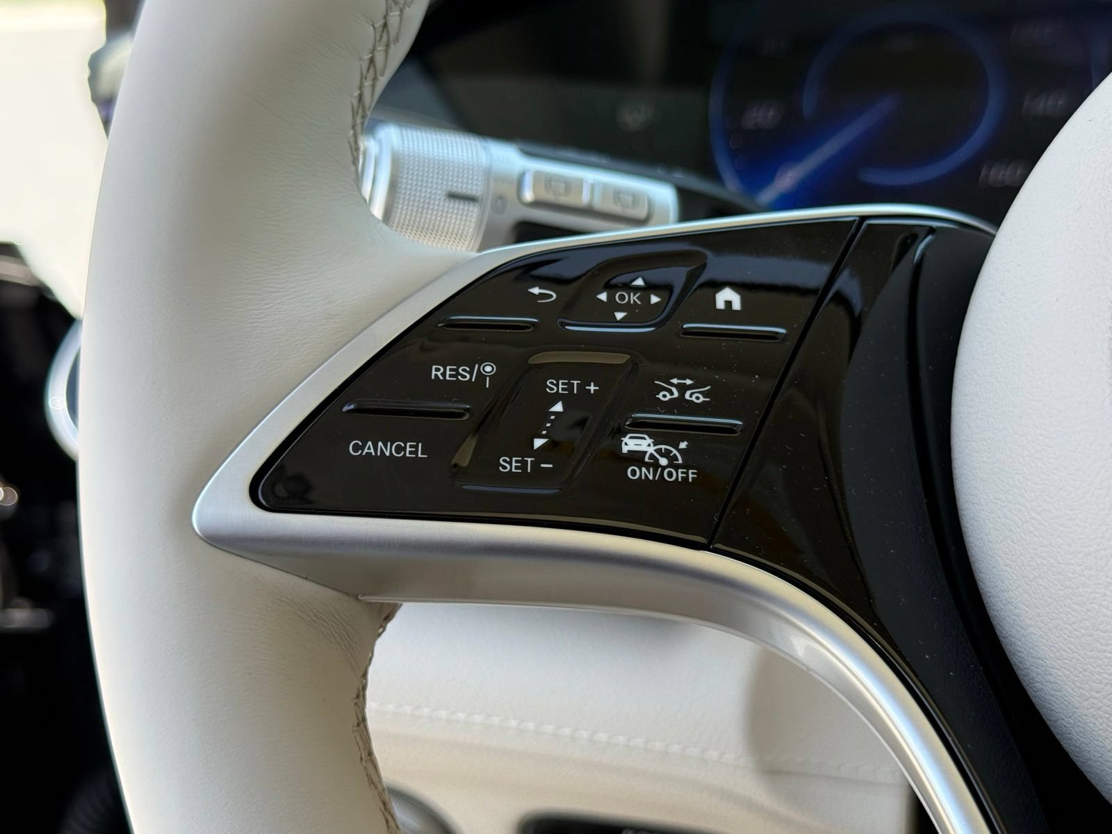 New 2026 Mercedes-Benz EQS 550 4MATIC SUV image 20