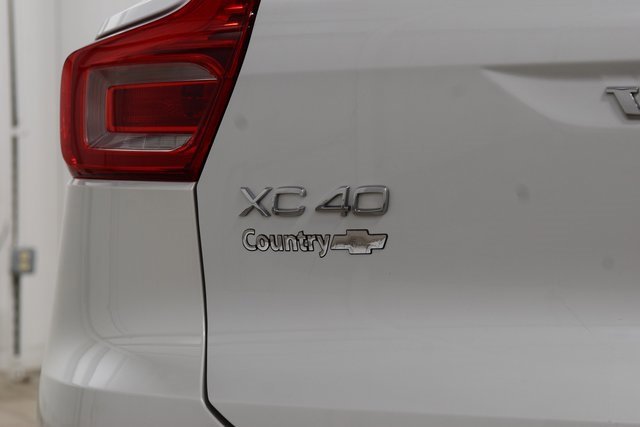 Used 2025 Volvo XC40 B5 Plus image 22