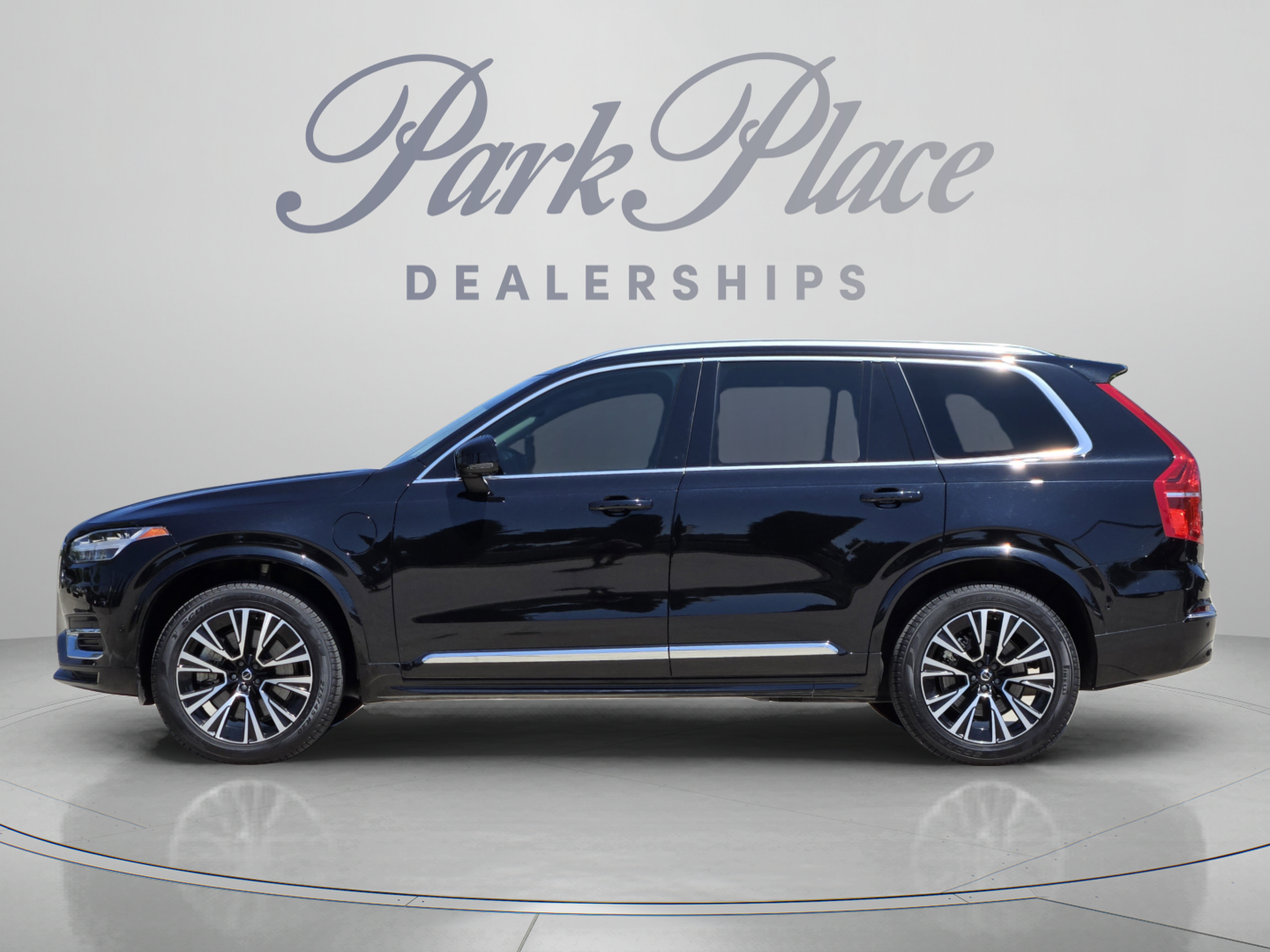 Used 2025 Volvo XC90 T8 Plus w/ Protection Package Premier AWD/4WD image 2