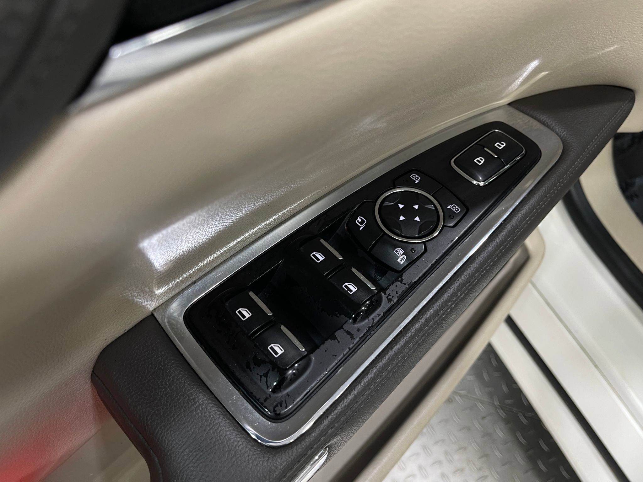 Used 2018 Lincoln Continental Select w/ Continental Climate Package image 15