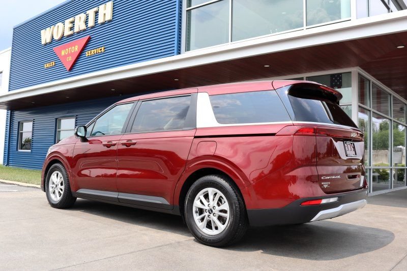 Used 2022 Kia Carnival LX FWD image 5