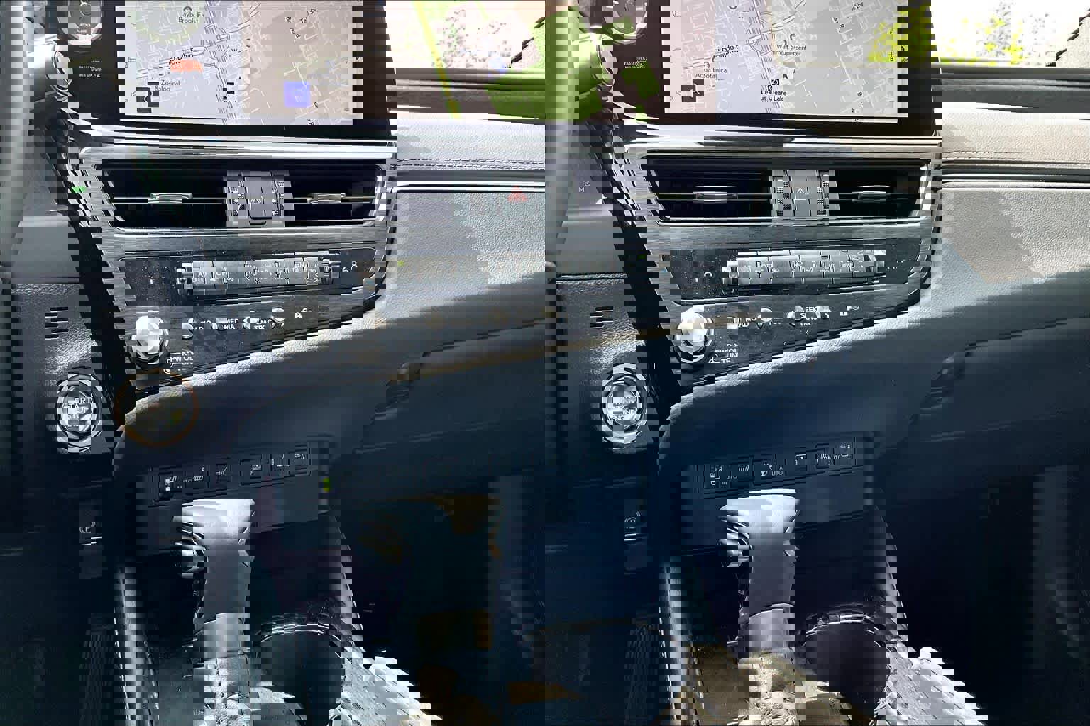 Used 2023 Lexus ES 350 Ultra Luxury w/ Accessory Package (Z2) FWD image 35