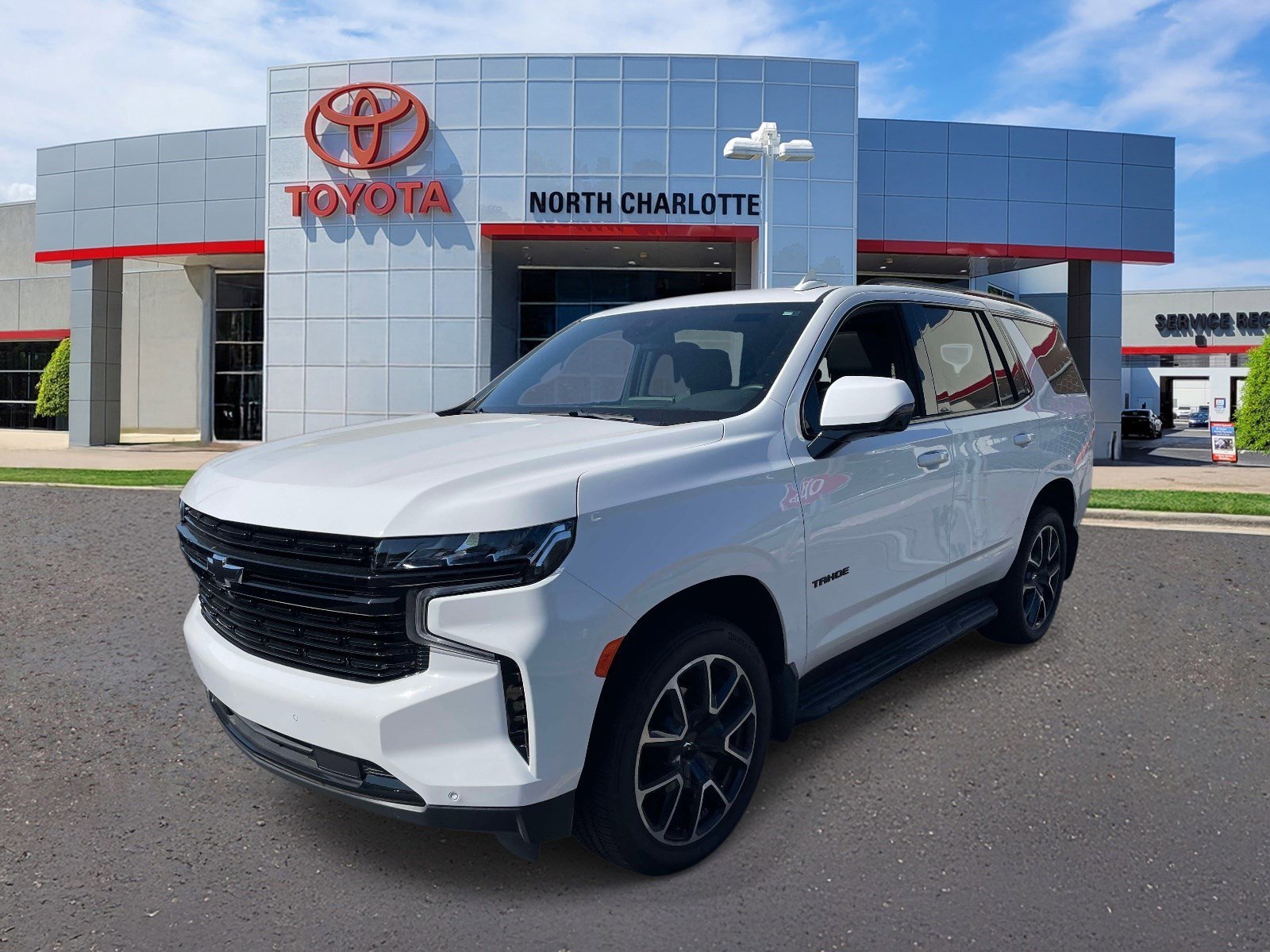 Used 2023 Chevrolet Tahoe RST w/ Luxury Package AWD/4WD image 4