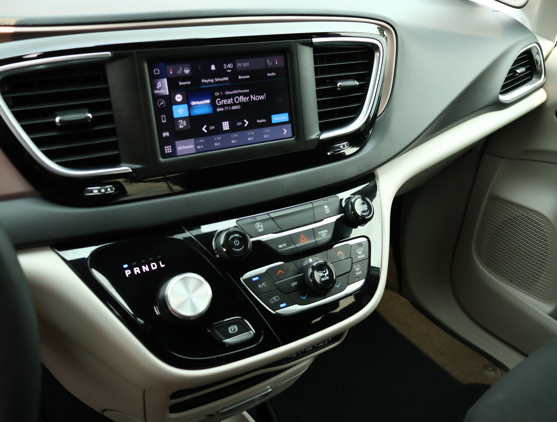 Used 2024 Chrysler Voyager LX FWD image 18