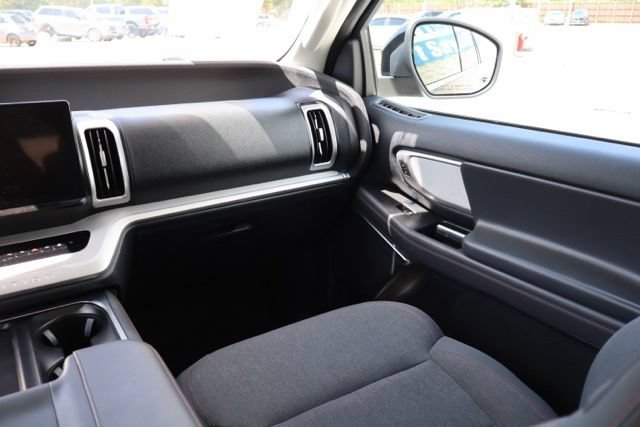 Used 2025 Ford Expedition Max Active AWD/4WD image 15