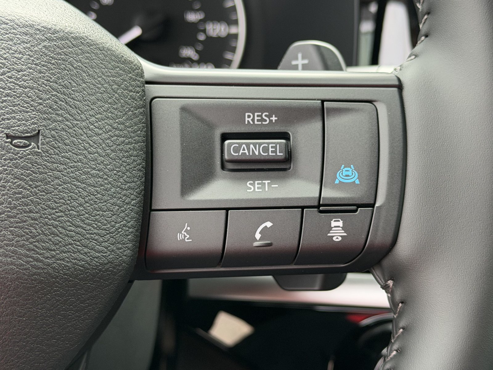New 2026 Nissan Pathfinder SV w/ SV Premium Package FWD image 11