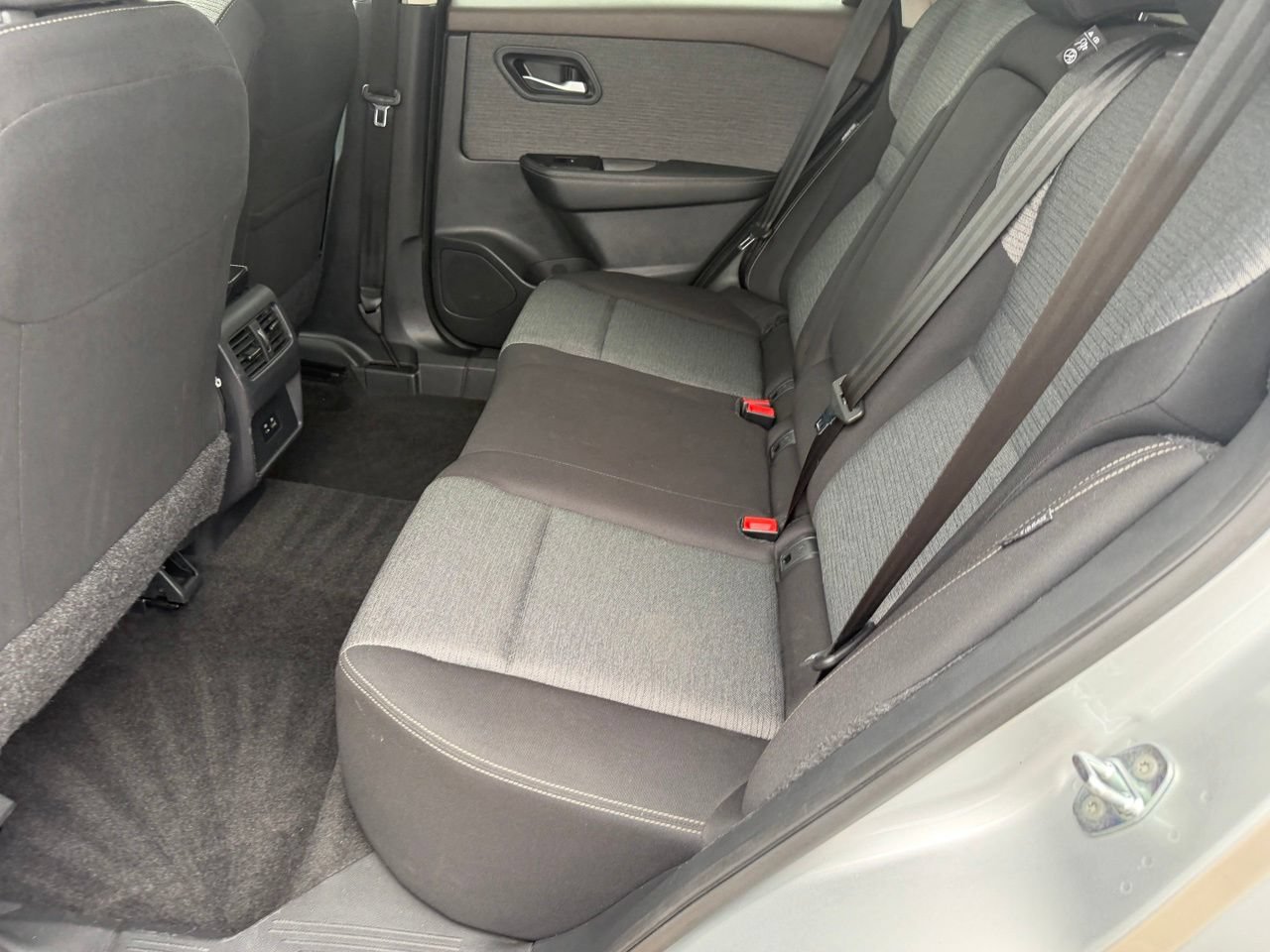 Used 2023 Nissan Rogue SV FWD image 32