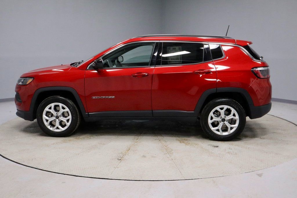 Used 2025 Jeep Compass Latitude image 8
