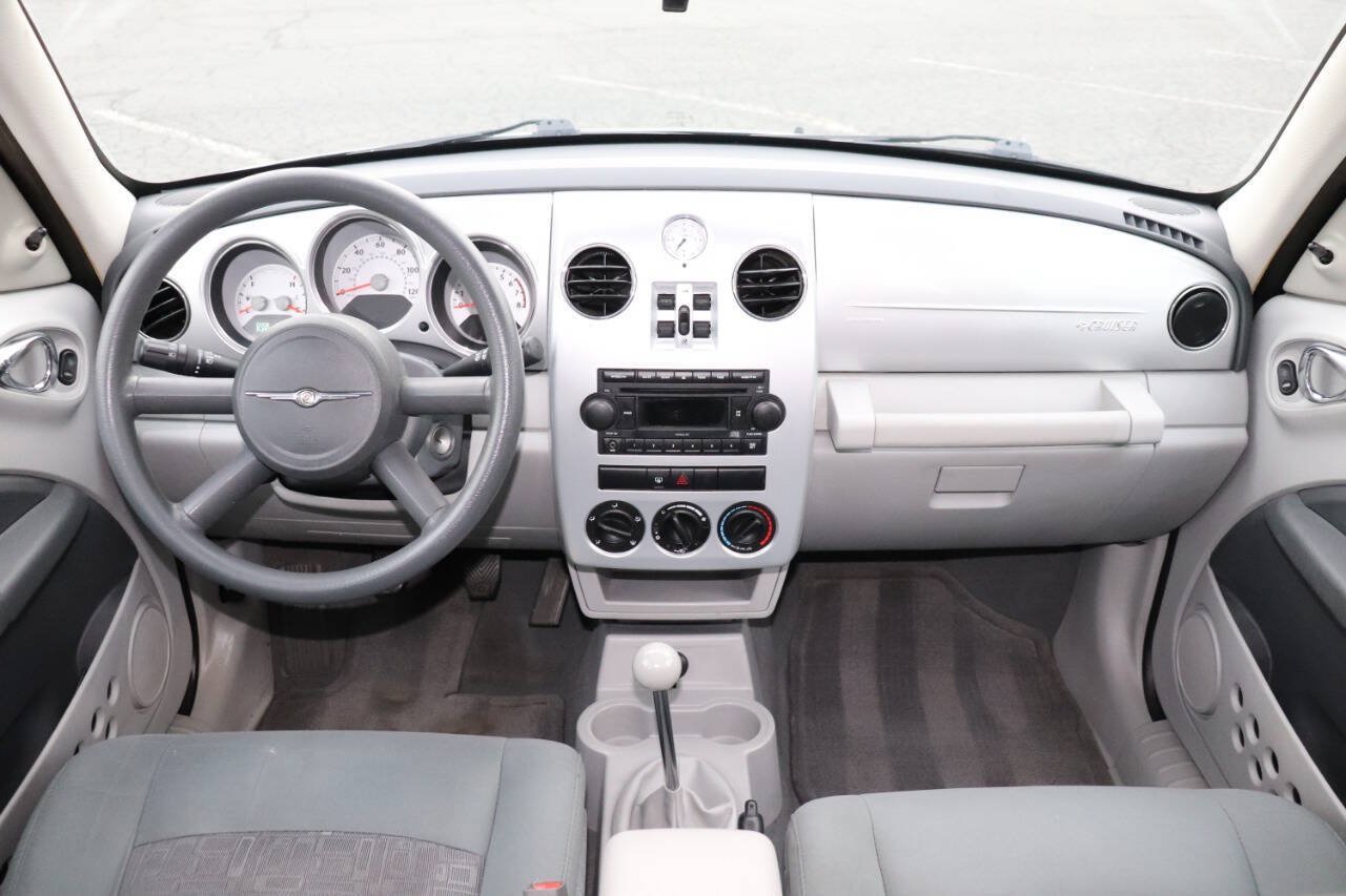 Used 2009 Chrysler PT Cruiser FWD image 18