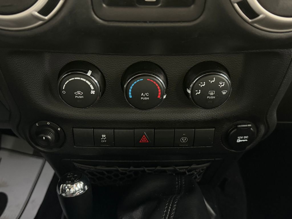 Used 2016 Jeep Wrangler Unlimited Sahara w/ Connectivity Group image 20