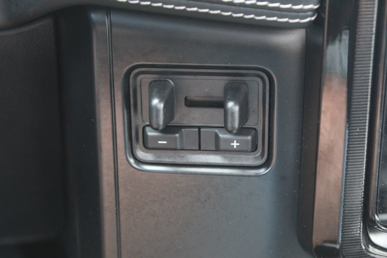 Used 2023 Ford F150 Lightning Platinum AWD/4WD image 36